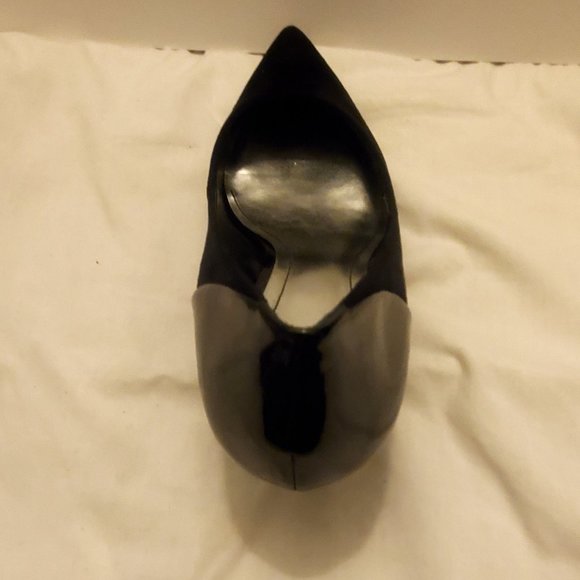 Knight Pumps - Picture 2 of 4